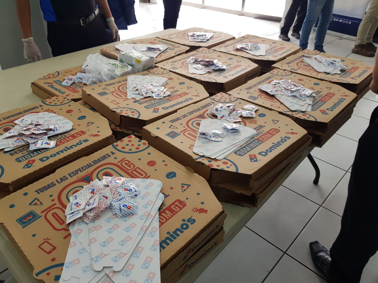 dominos-pizza-donacion-alimento-servidores-publicos-parque-de-la-industria-emisoras-unidas-8 | 