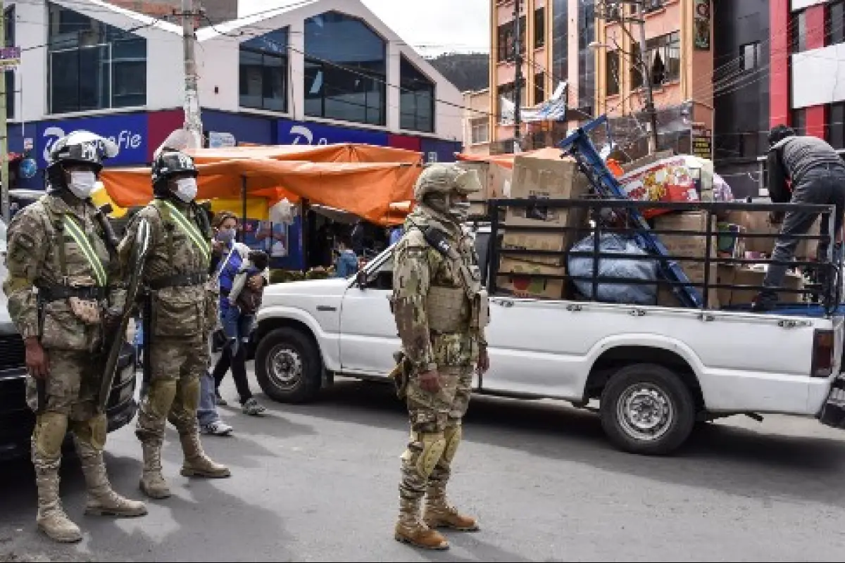 Bolivian military police patrol the streets after Bolivian interim President Jeanine Anez announced a complete quarantine to come into effect from Sunday in a bid to stop the spread of the novel coronavirus, in La Paz on March 23, 2020. (Photo by AIZAR RA