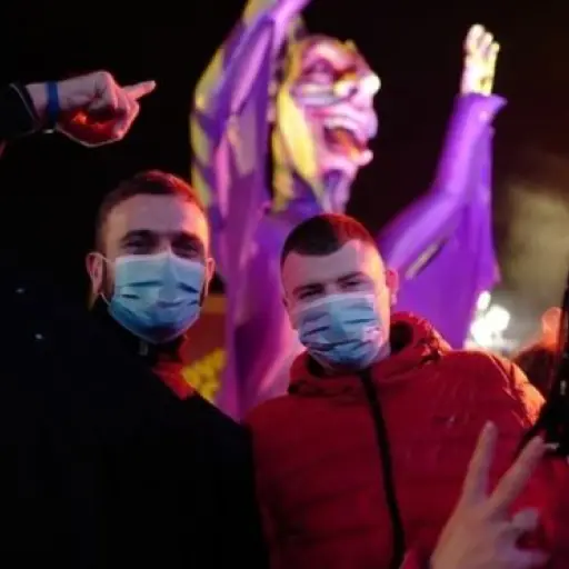 jóvenes-coronavirus ,