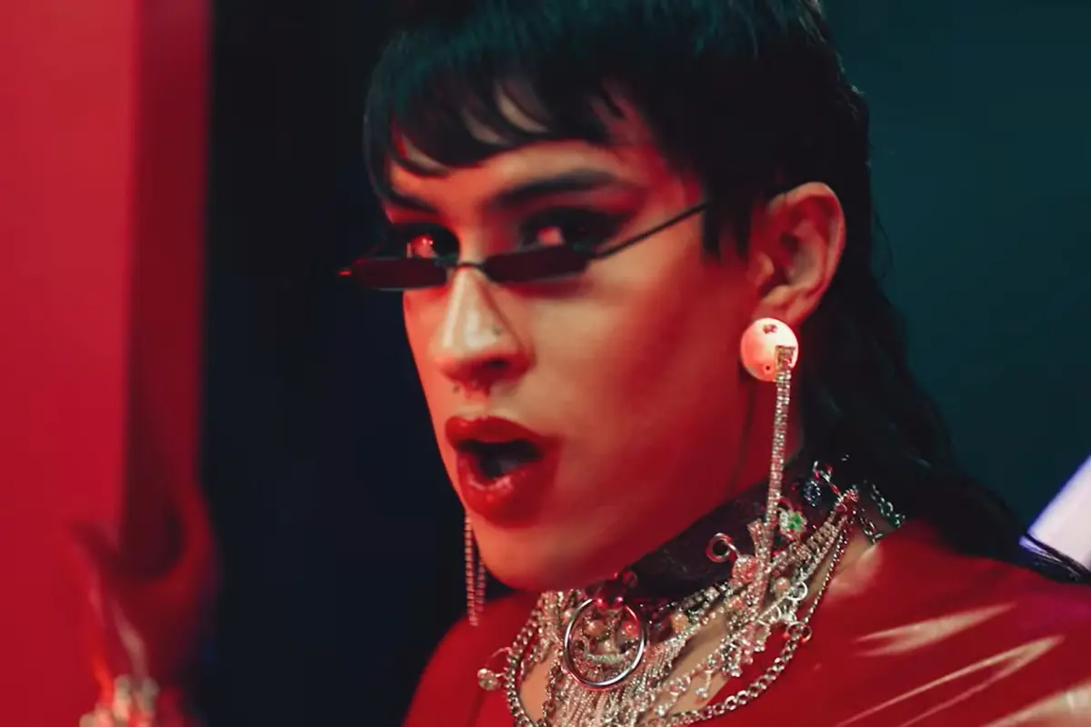 Bad Bunny se viste de mujer en su nuevo video y es una sensación