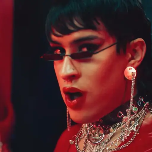 Bad Bunny se viste de mujer en su nuevo video y es una sensación