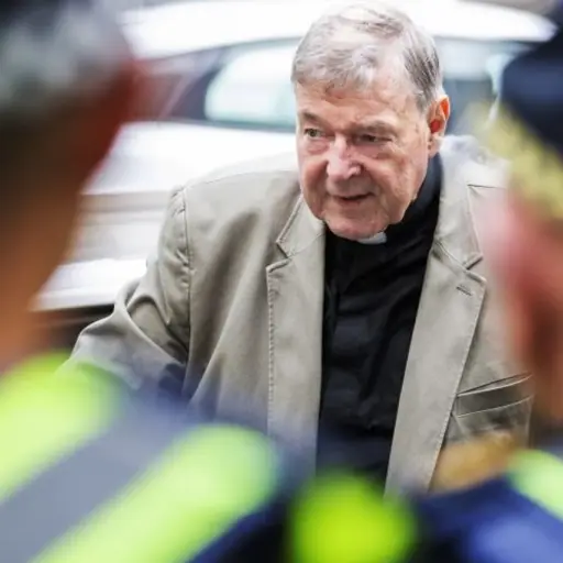 El cardenal George Pell es amenazado por internet una semana después de ser excarcelado