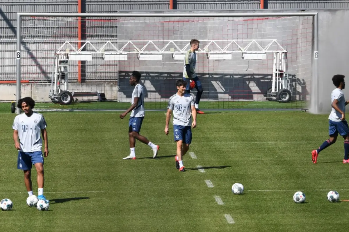 (L-R) Bayern Munich's Dutch striker Joshua Zirkzee, Bayern Munich's Canadian midfielder Alphonso Davies, Bayern Munich's Polish striker Robert Lewandowski and Bayern Munich's French defender Kingsley Coman attend a training session at the team's training 