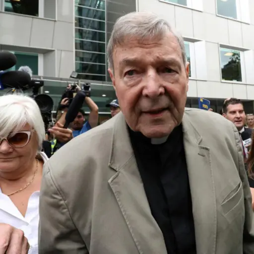 El cardenal George Pell sale de la cárcel tras ganar la apelación a su condena por pederastia 