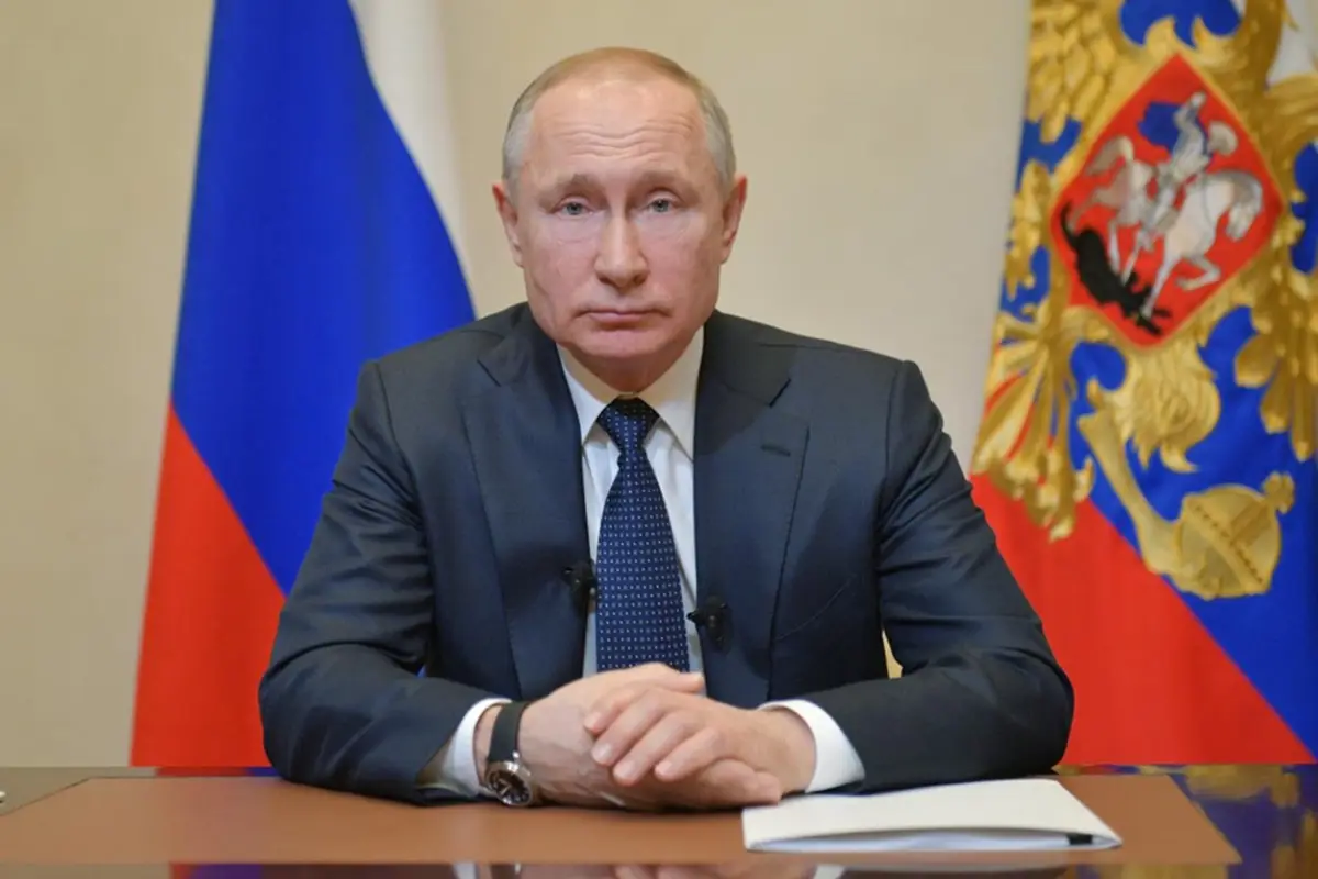 Vladimir Putin declara abril mes de asueto con salario