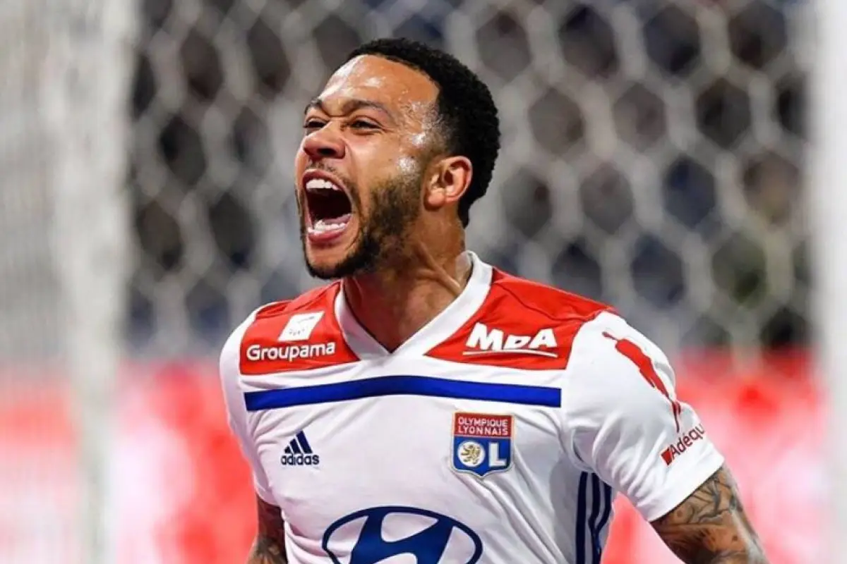 Memphis Depay se hace acompañar de un exótico animal durante la cuarentena por el COVID-19.