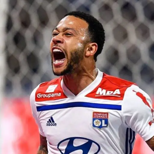 Memphis Depay se hace acompañar de un exótico animal durante la cuarentena por el COVID-19.