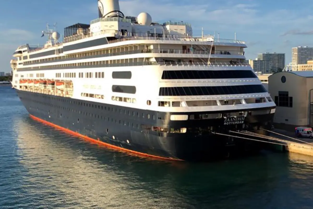 Pasajeros de cruceros con coronavirus desembarcan en Florida rumbo a casa