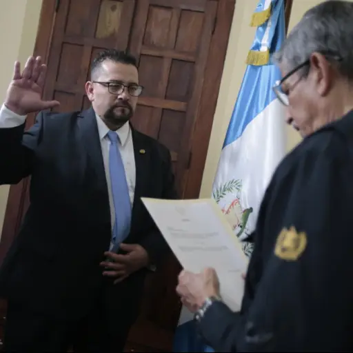 Juramentan a nuevo director del Sistema Penitenciario Emisoras Unidas Guatemala ,