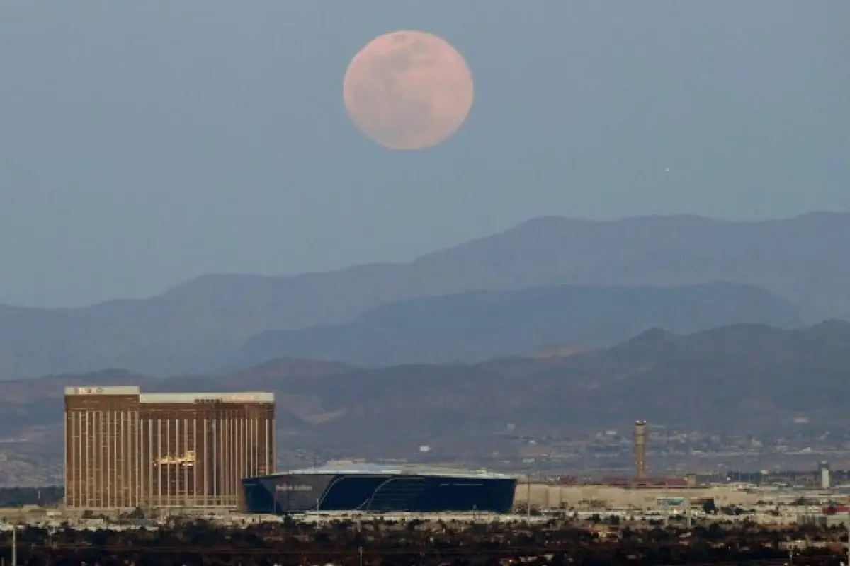 Imágenes de la superluna del martes alrededor del mundo