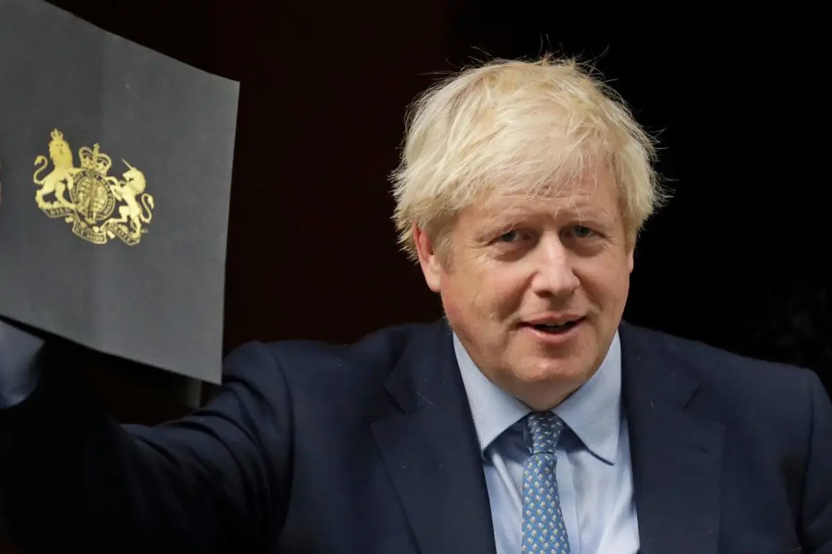 Boris Johnson está "estable" en el hospital donde lucha contra el coronavirus
