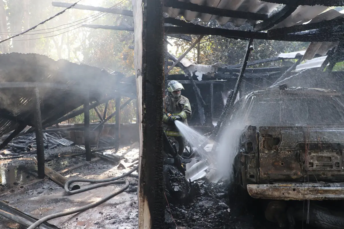 Incendio calzada la Paz zona 17 Emisoras Unidas Guatemala, 