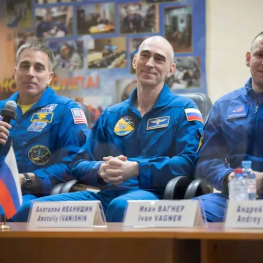 Un equipo de astronautas deja la Tierra en plena pandemia para confinarse en la ISS