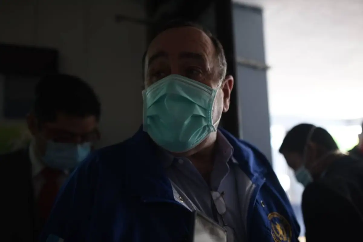 Paciente que abandonó hospital “es coyote y dudo que esté en Guatemala”, dice Giammattei