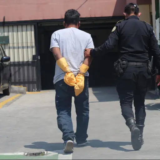 Guardia privado es capturado por disparar a repartidor de alimentos tras discusión 