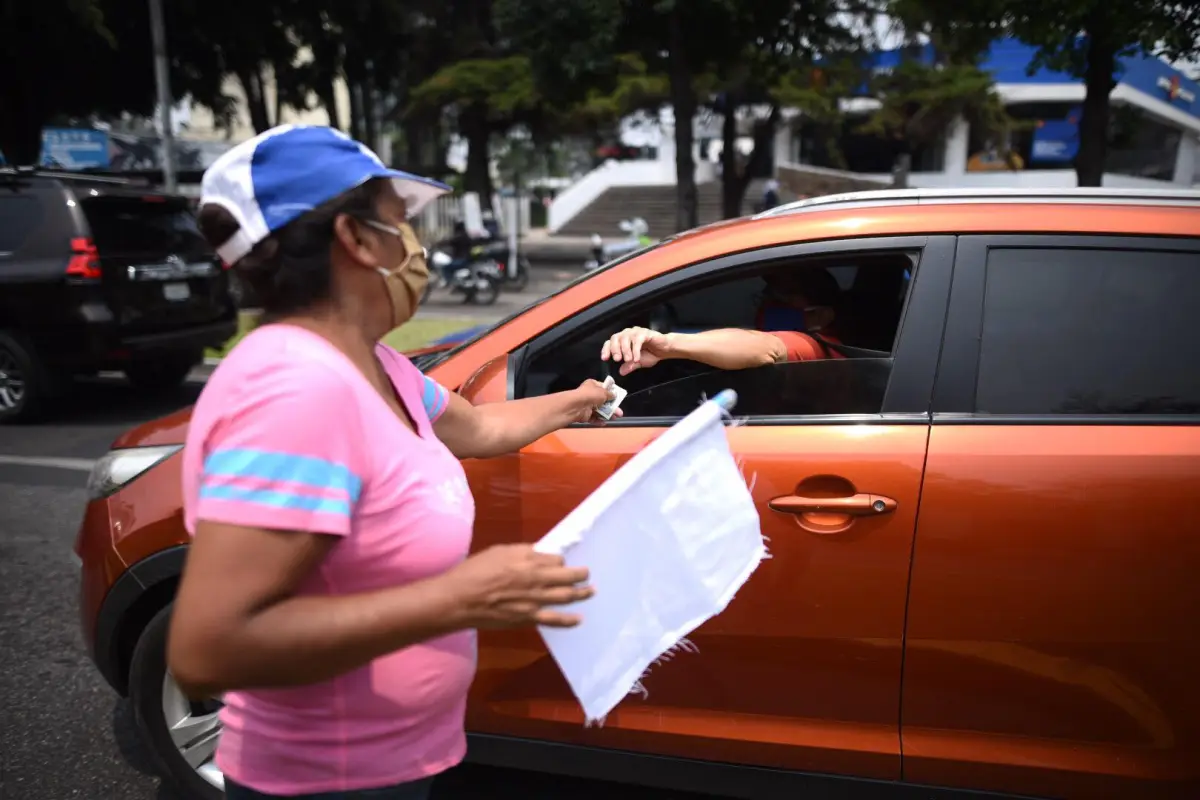 piden ayuda por pandemia avenida Reforma Emisoras Unidas Guatemala, 