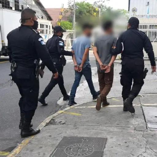 Intentaron engañar a policías llevando droga en una caja de cereal