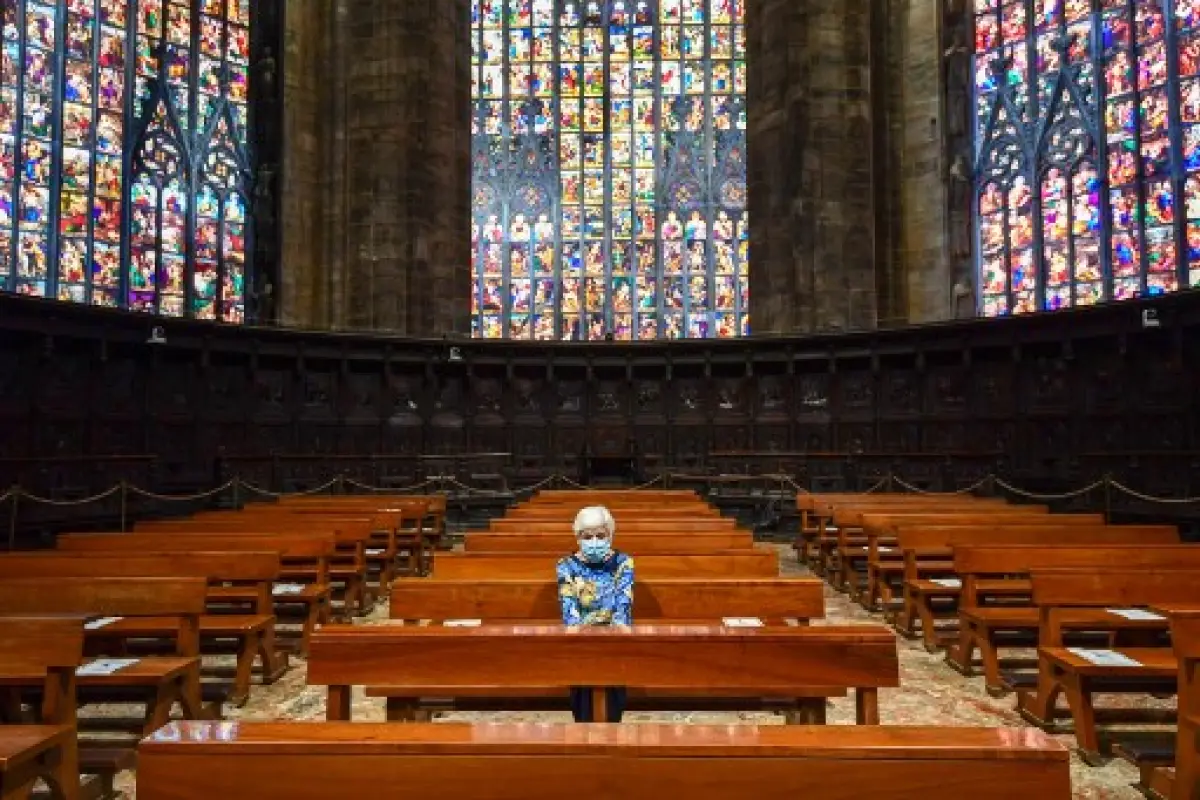 Los italianos vuelven a misa tras dos meses de culto por video