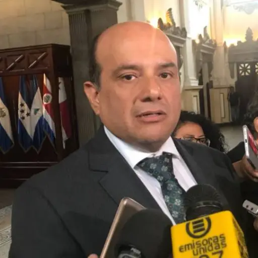 No he sido notificado, dice Carlos Narez quien no dejará cargo en Conamigua y presenta amparo