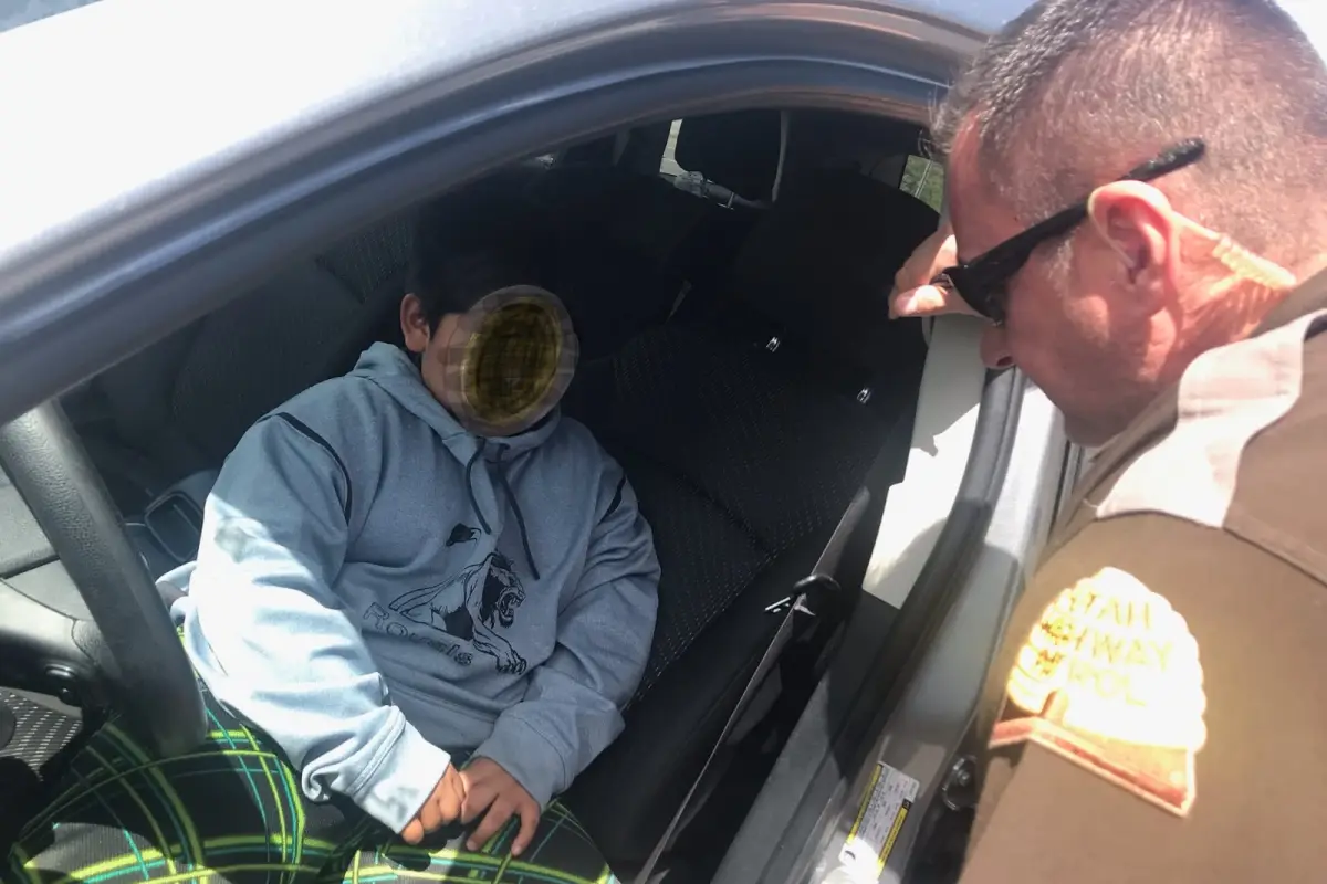 La policía detiene a un niño de cinco años al volante de un automóvil en EEUU