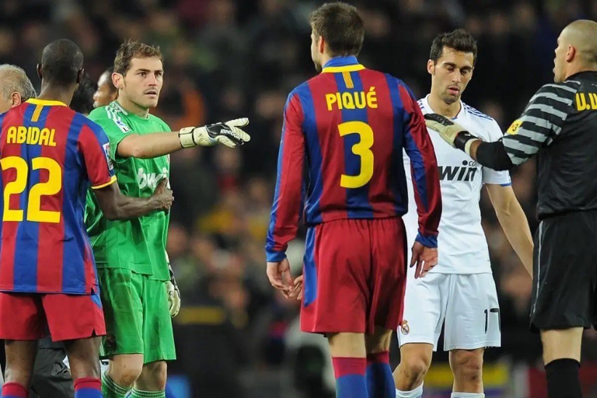 Piqué-Casillas-Tuits-Clásico-2009, 