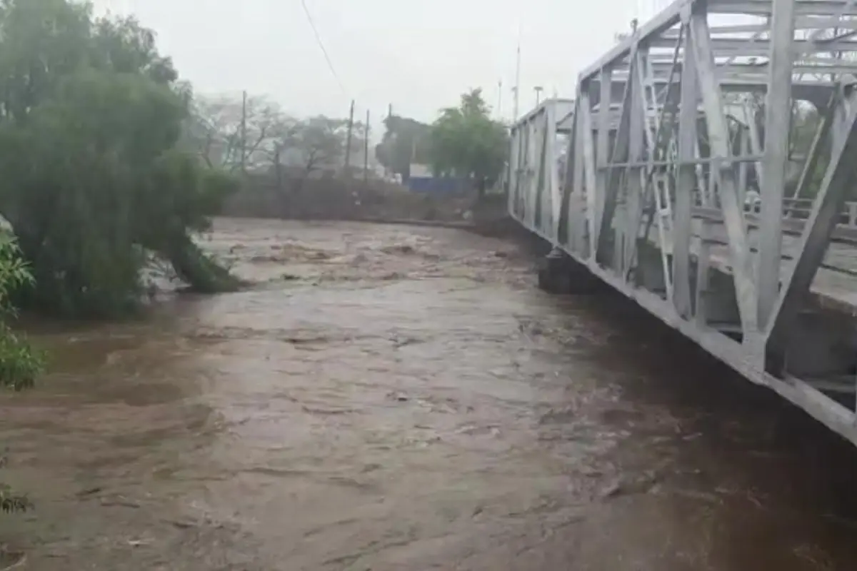 Guatemala y El Salvador suspenden operaciones en aduanas ante emergencia por lluvia