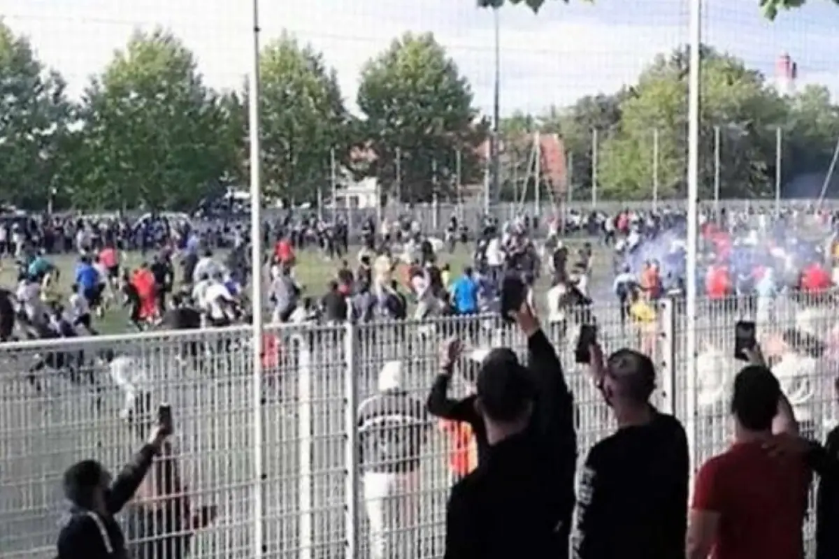 VIDEO | Más de 400 personas rompen confinamiento para presenciar partido de futbol clandestino en Francia