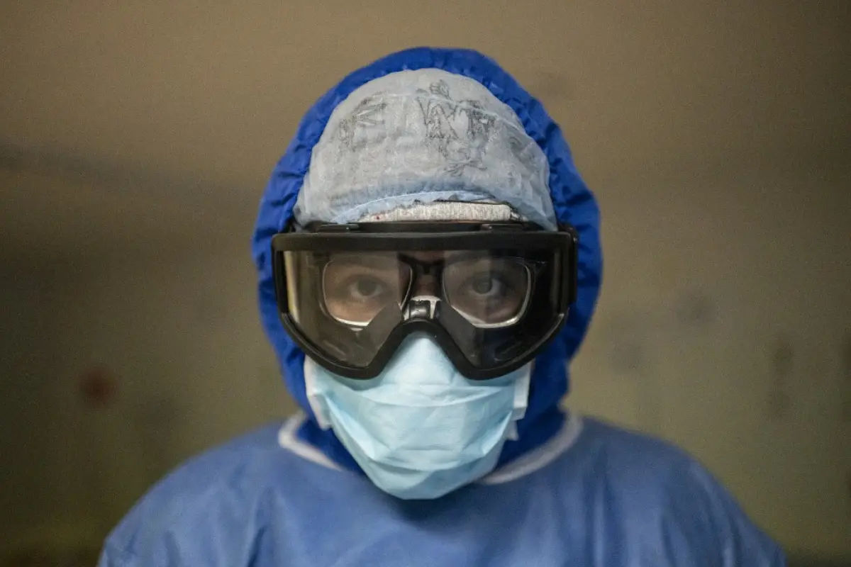 A health worker prepares to the COVID-19 zone of a hospital in Atizapan, Mexico, on May 22, 2020, amid the new coronavirus pandemic. (Photo by PEDRO PARDO / AFP)