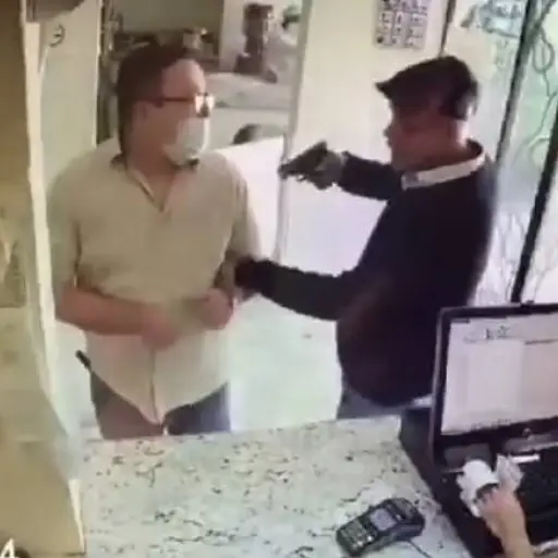 Cliente de pastelería fue asaltado mientras esperaba su pedido