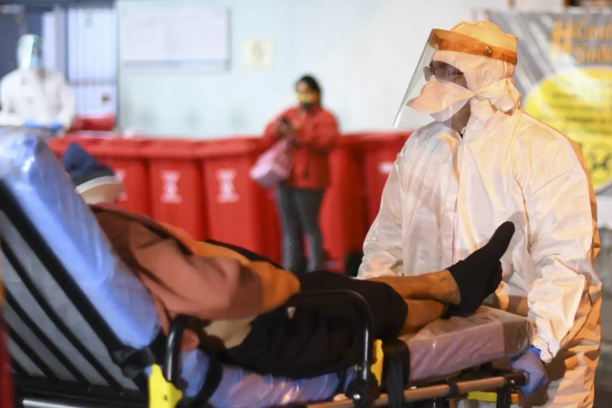 Municipal firefighters transfer a patient infected with the novel coronavirus, at the COVID-19 unit of San Juan de Dios hospital in Guatemala City on June 8, 2020. (Photo by Johan ORDONEZ / AFP)