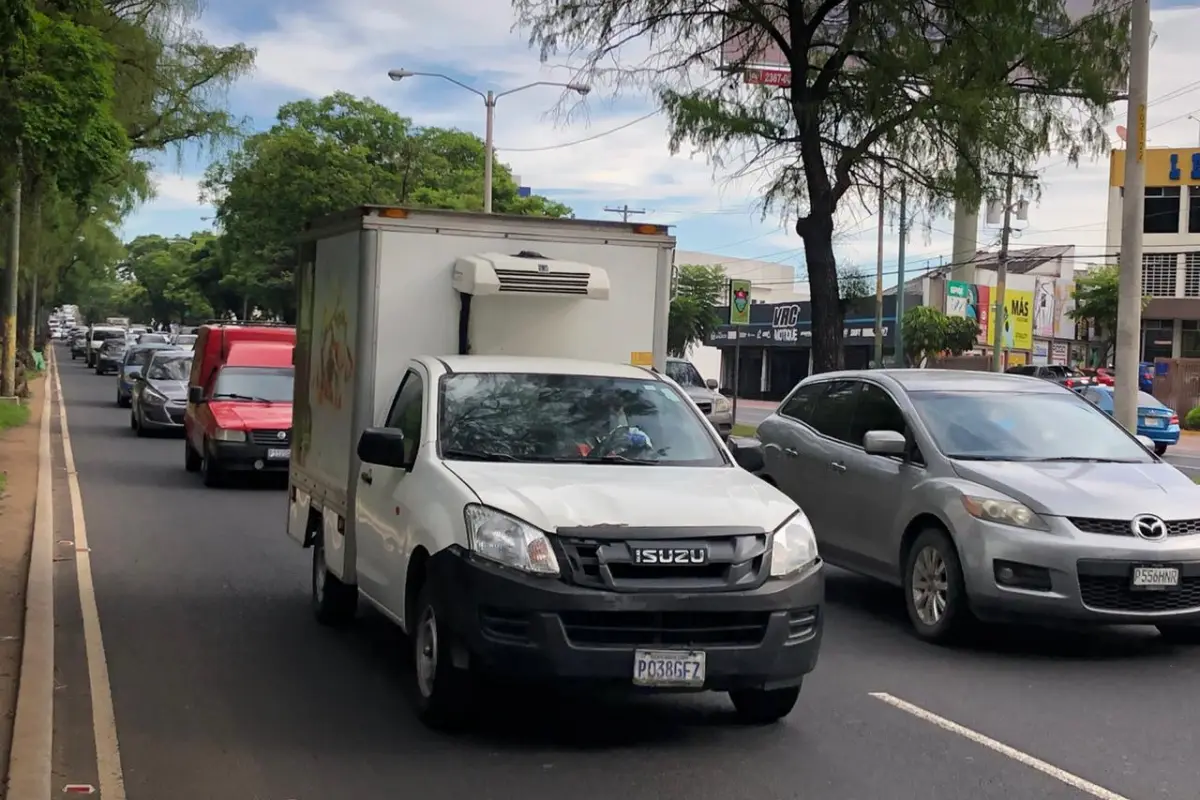 Emiten más de un centenar de multas a vehículos por número de placa