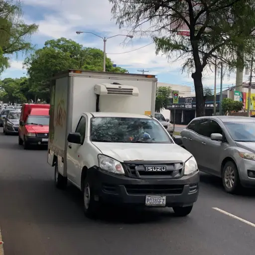 Emiten más de un centenar de multas a vehículos por número de placa