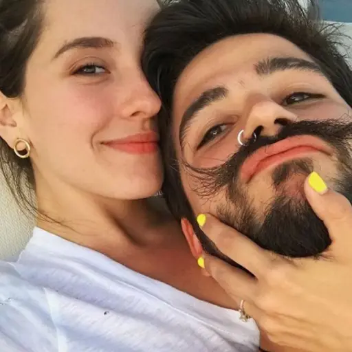 Evaluna con sensual pijama ,