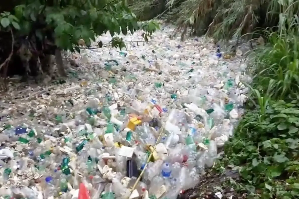 VIDEO: El Guacalate se convierte en un río de plástico