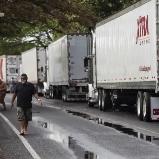 Costa Rica y Nicaragua restablecen paso fronterizo a transporte de carga