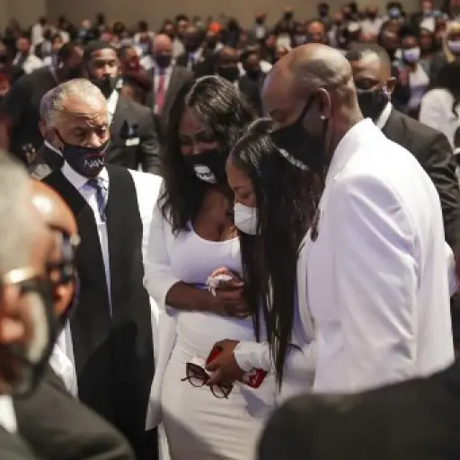 Familiares y amigos asisten al funeral de George Floyd en Houston, Texas. Foto: AFP