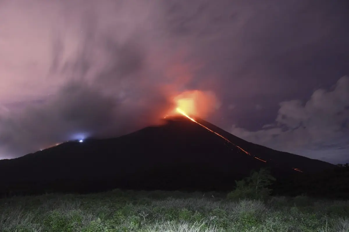 The Pacaya volcano, seen from Rodeo village in San Vicente Pacaya municipality about 45 km south of Guatemala City, erupts on June 20, 2020. (Photo by Johan ORDONEZ / AFP)