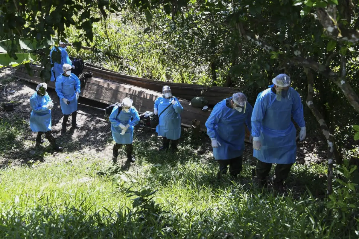 The medical team of the Brazilian Armed Forces arrives at the Cruzeirinho village, near Palmeiras do Javari, Amazonas state, northern Brazil, on June 18, 2020, to assist indigenous population amid the COVID-19 pandemic. - As the new coronavirus has ravage