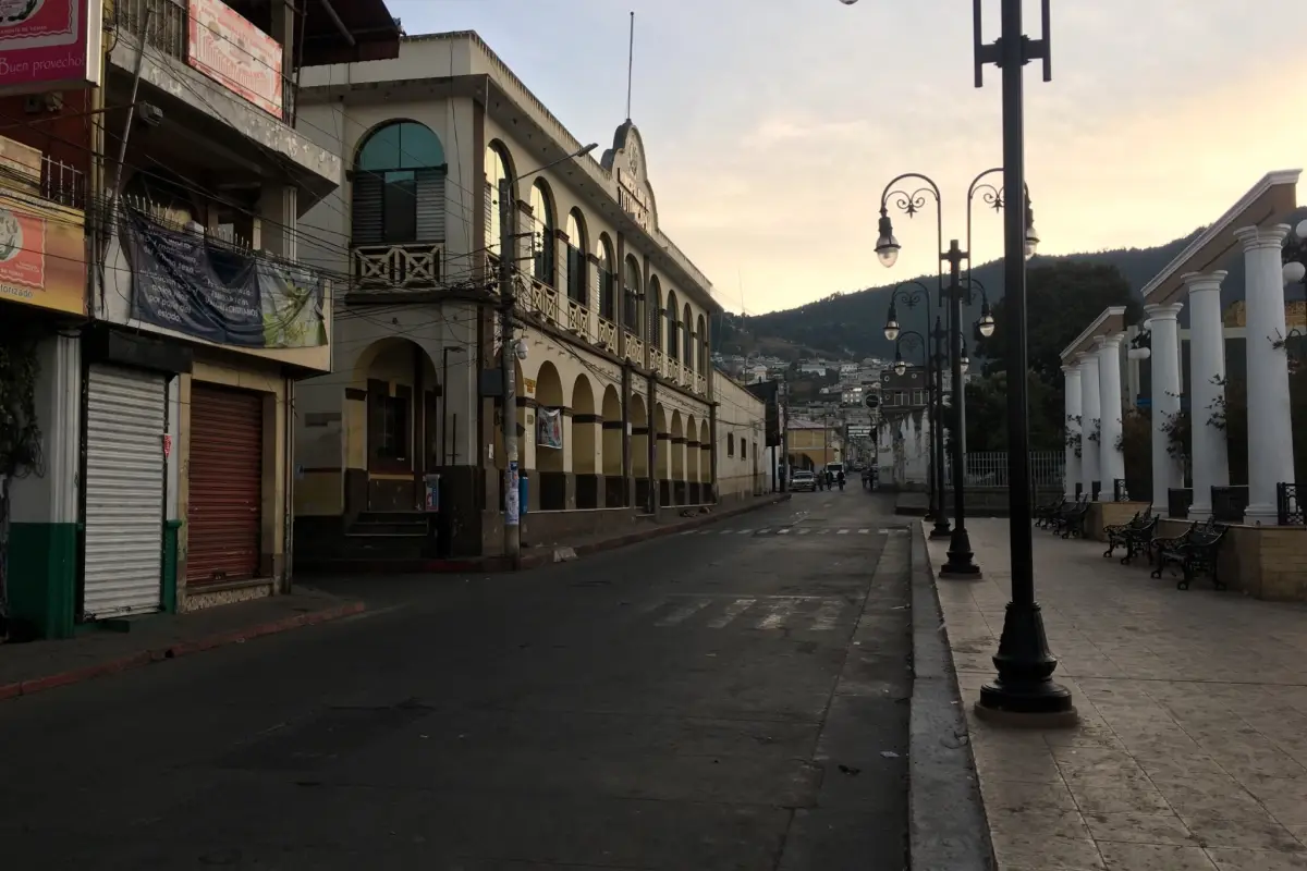 Alejandro Giammattei Recuerda toque de queda total Emisoras Unidas Guatemala, 