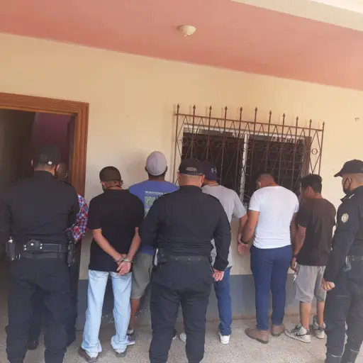 capturados por fiestas clandestinas toque de queda ,