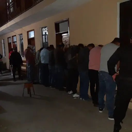 Capturan a exalcalde y a 15 personas más por fiesta clandestina en pleno toque de queda