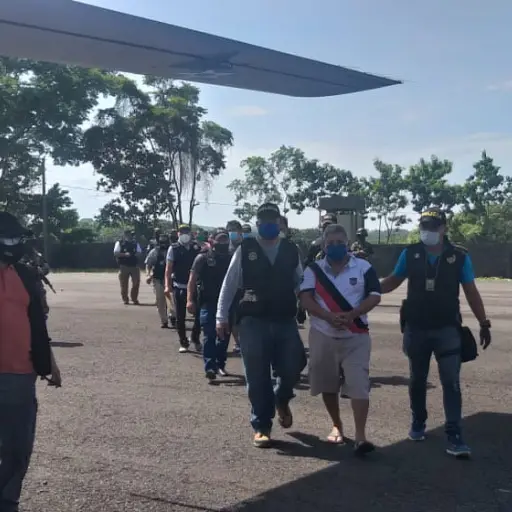 Figuran ocho policías entre capturas durante operativos por contrabando aduanero