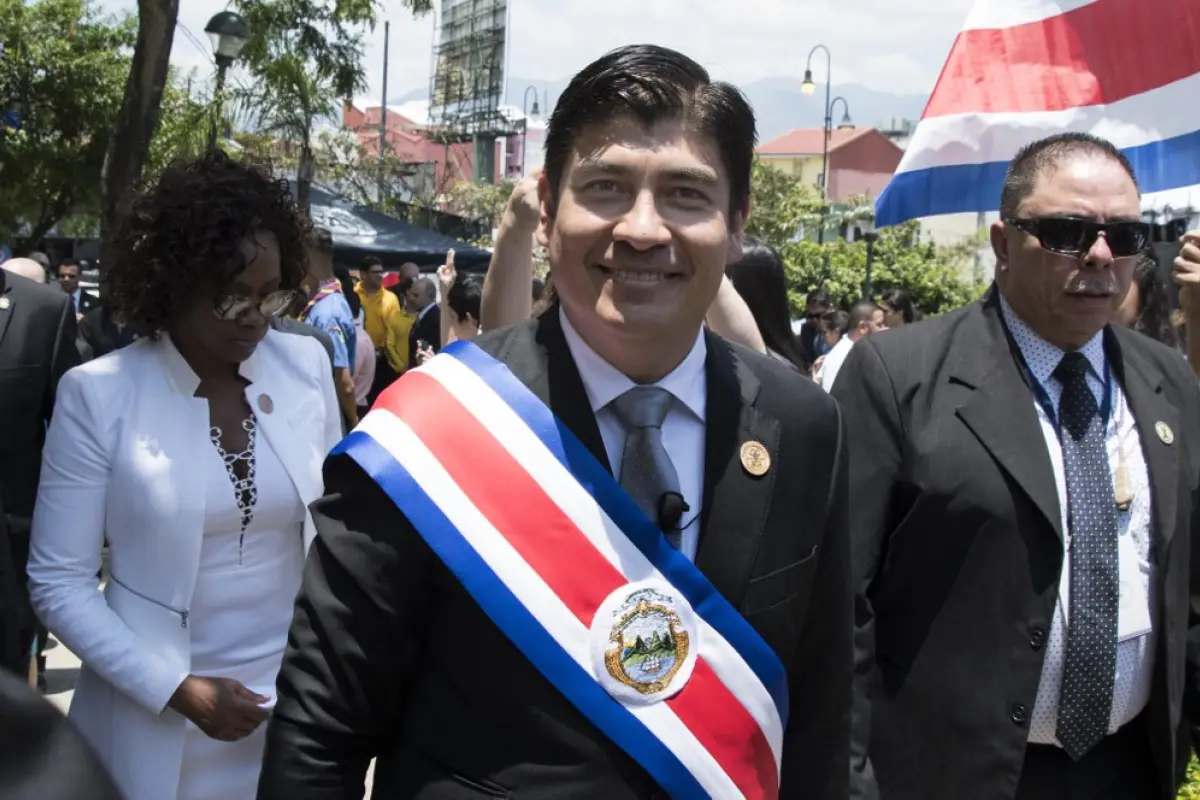 Costa Rica's President Carlos Alvarado leaves after his inauguration ceremony in San Jose, on May 08, 2018. - Costa Rica sworn in its new president at the head of a multi-party government facing challenges from climbing crime and looming migration to a gr