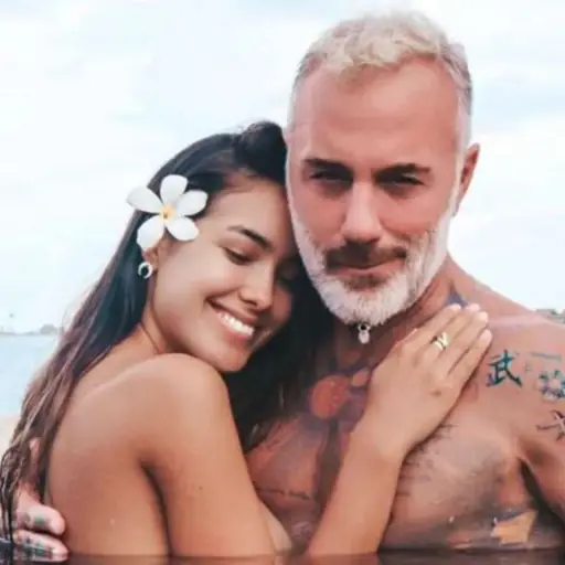 Gianluca Vacchi y Sharon Fonseca padres