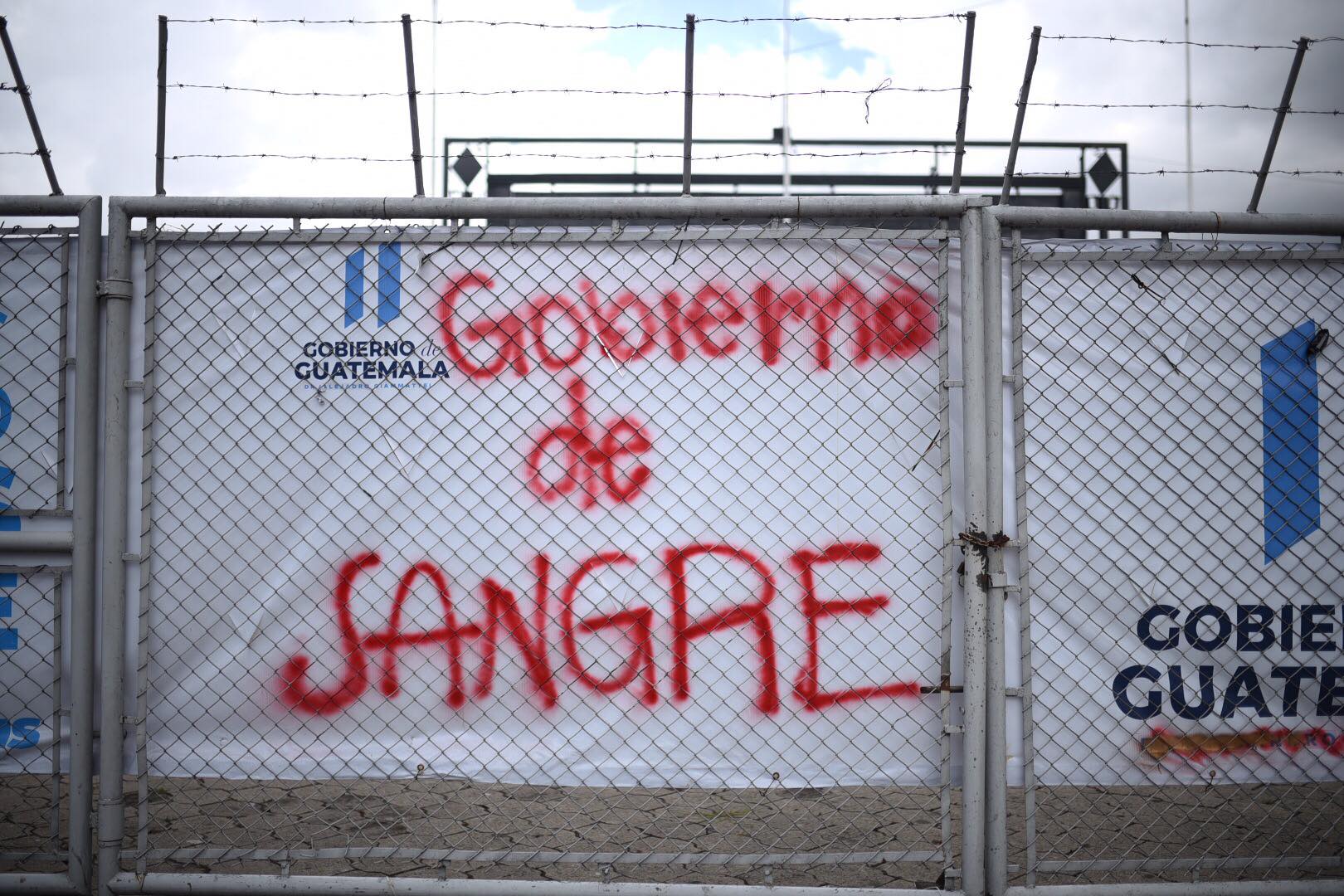 mensajes-contra-gobierno-hospital-parque-industria-emisoras-unidas1 | 