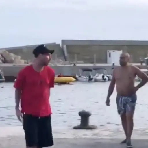 messi-luis-suarez-incomodo-momento-aficionados-real-madrid-emisoras-unidas- ,