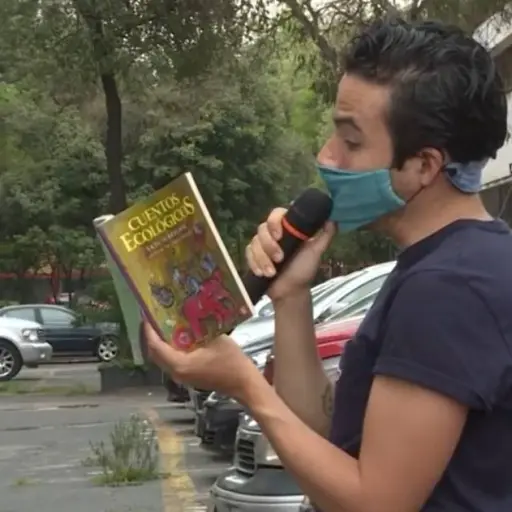 El cuentacuentos que entretiene a niños durante la pandemia