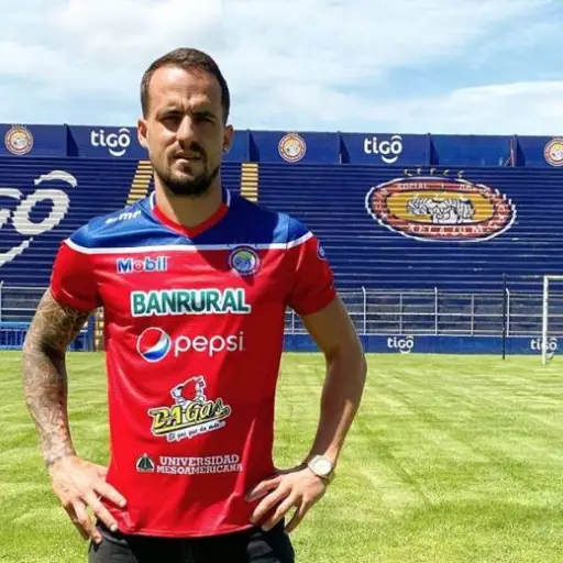 pablo-chicho-mingorance-termina-sus-estudios-diversificado-envia-mensaje-emisoras-unidas- ,