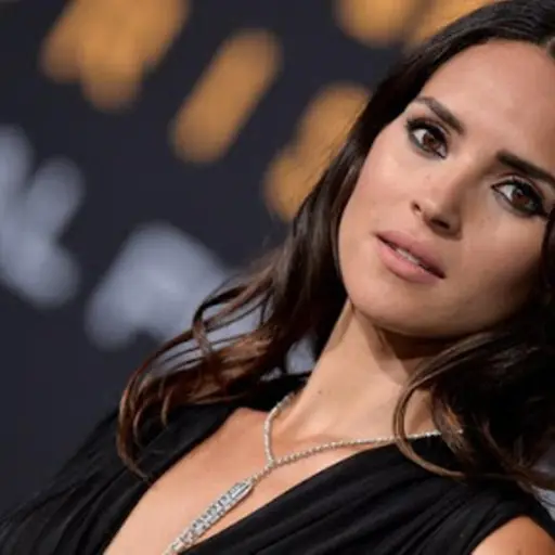 Adria Arjona en ropa interior