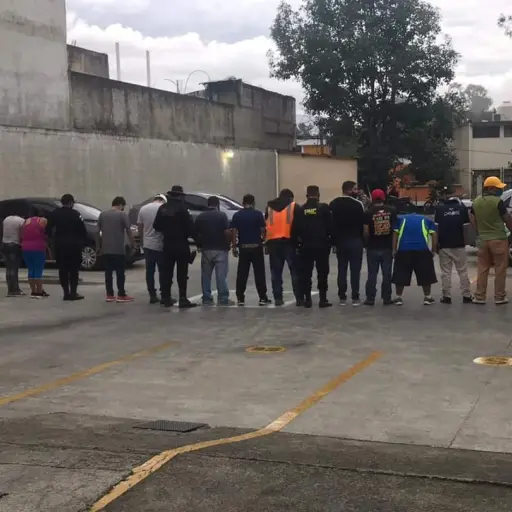 Detenidos por participar en fiesta clandestina en zona 19. Foto: PNC